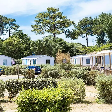 Domaine Residentiel De Plein Air Odalys L'etang De Besse サンティレール・ド・リエ